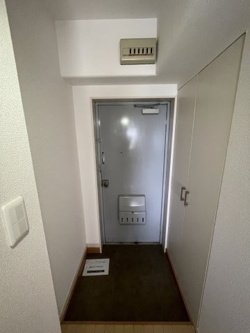 クイーンズハイツ名倉の玄関