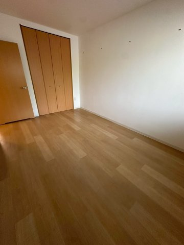 グリーンヒルズ御影12号棟の洋室
