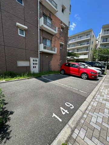 グリーンヒルズ御影12号棟の駐車場