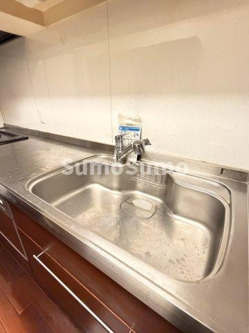 世田谷区上馬４丁目戸建てのキッチン|コンパクトなキッチンで掃除もラクラク