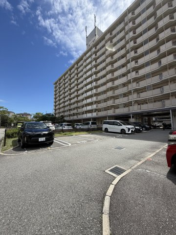 UR名谷 2号棟の駐車場