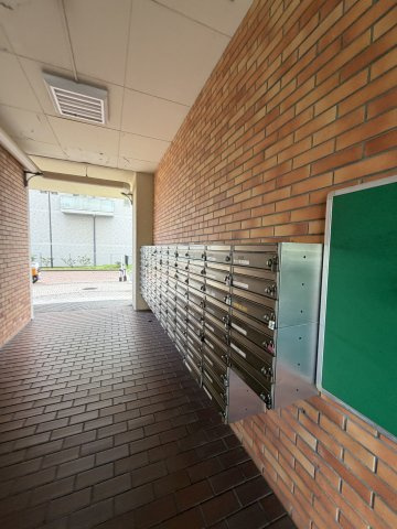 UR名谷 2号棟のエントランス