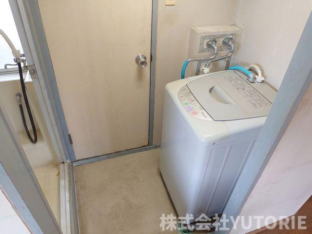東京都八王子市楢原町　角地中古一戸建ての脱衣所