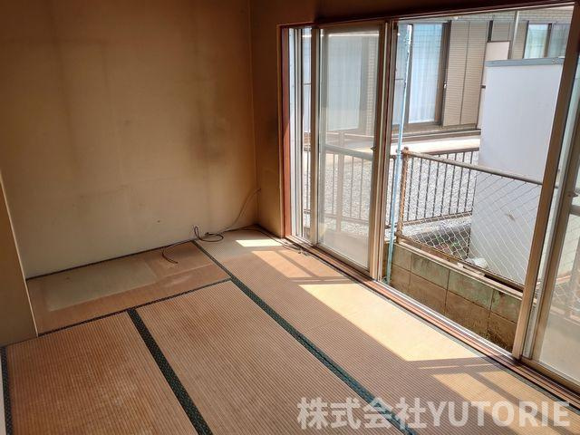 東京都八王子市楢原町　角地中古一戸建ての和室