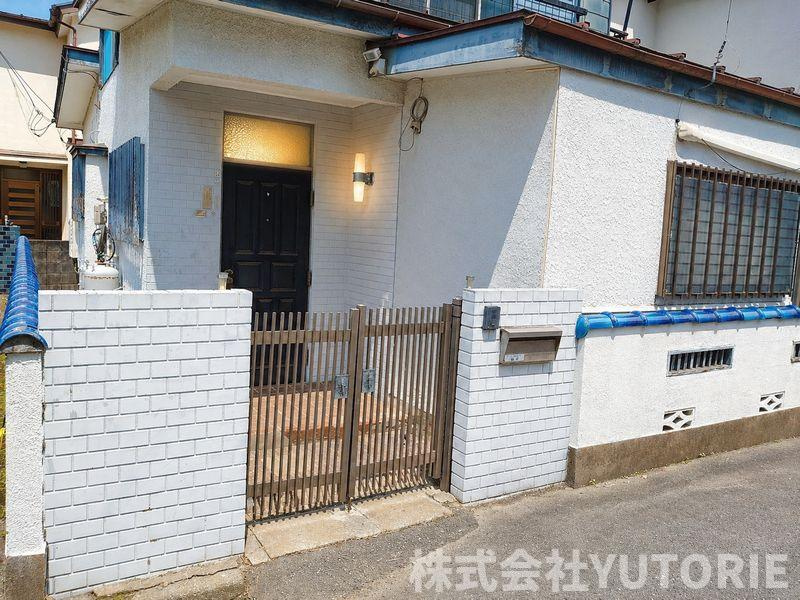 東京都立川市一番町 角区画 中古一戸建ての前面道路含む現地写真