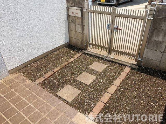 東京都立川市一番町 角区画 中古一戸建ての庭