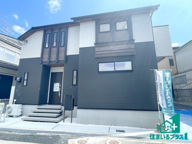■3日(土)4日(日)現地ご見学可能！　枚方市楠葉丘　限定1邸の外観|安心の10年保証！外観を美しく保ち、雨水で汚れを落とします！気になることがありましたら、お気軽にお問い合わせください！