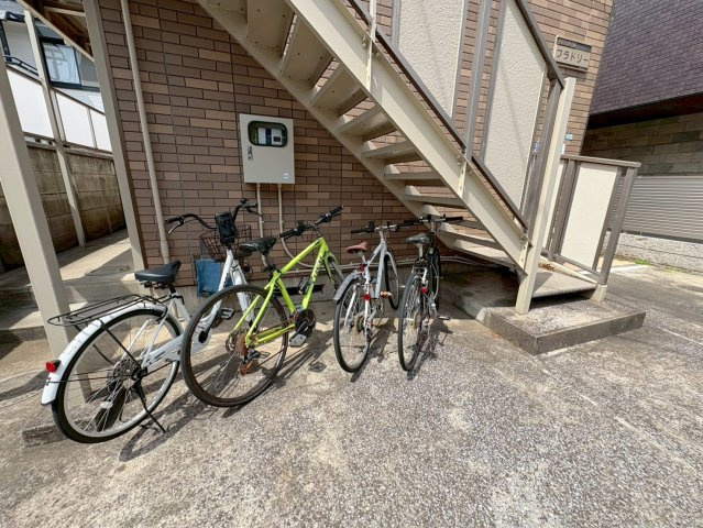シティハイム　ブラドリーのその他共用部分|★自転車は階段下スペースへ★