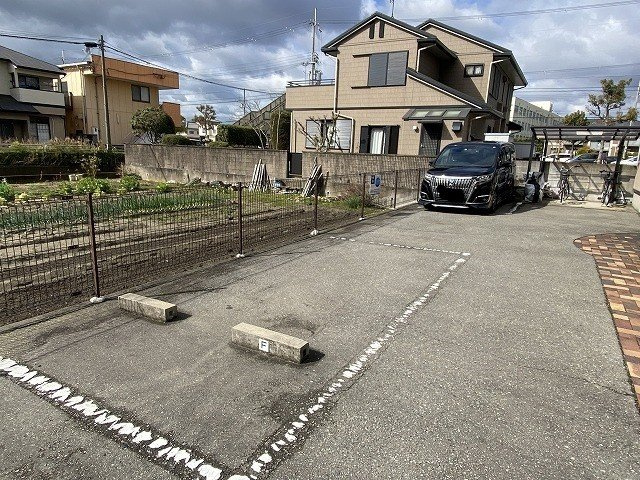 姫路市飾磨区阿成植木のハイツの駐車場