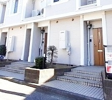 横浜市泉区和泉が丘３丁目のアパートのエントランス
