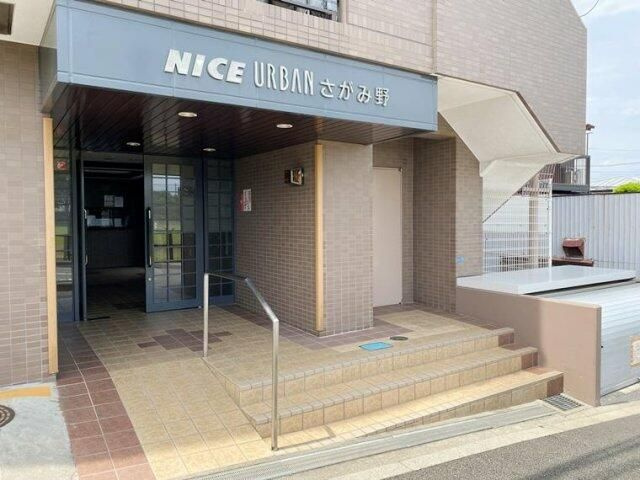 綾瀬市大上３丁目の賃貸マンションのエントランス