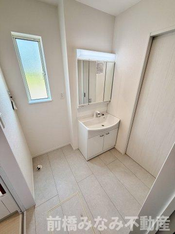 【新築】高崎市並榎町　限定１棟　ハートフルタウン　新築建売の独立洗面台|使いやすい独立洗面台です