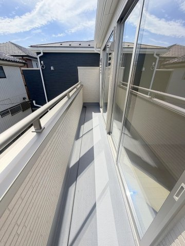 三郷市早稲田5丁目　新築戸建　全2棟　1号棟のバルコニー|南向きバルコニーにて陽当り良好