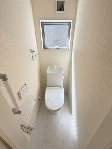 三郷市早稲田5丁目　新築戸建　全2棟　1号棟のトイレ|1階のトイレです