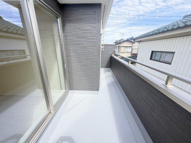 三郷市早稲田5丁目　新築戸建　全2棟　2号棟のバルコニー|南向きバルコニーにて陽当り良好