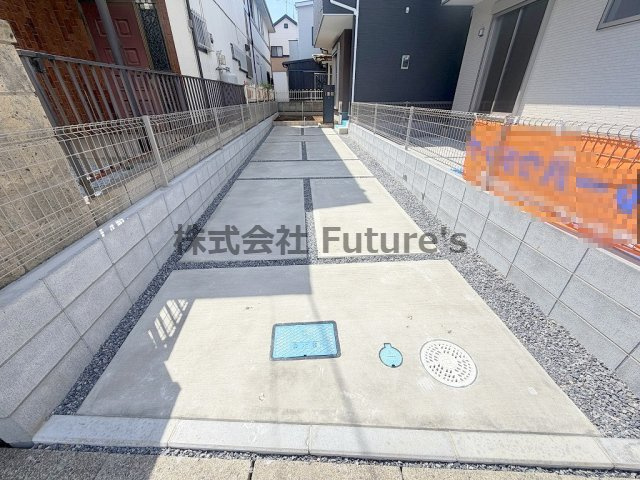 三郷市早稲田5丁目　新築戸建　全2棟　2号棟の駐車場|カースペース2台分確保