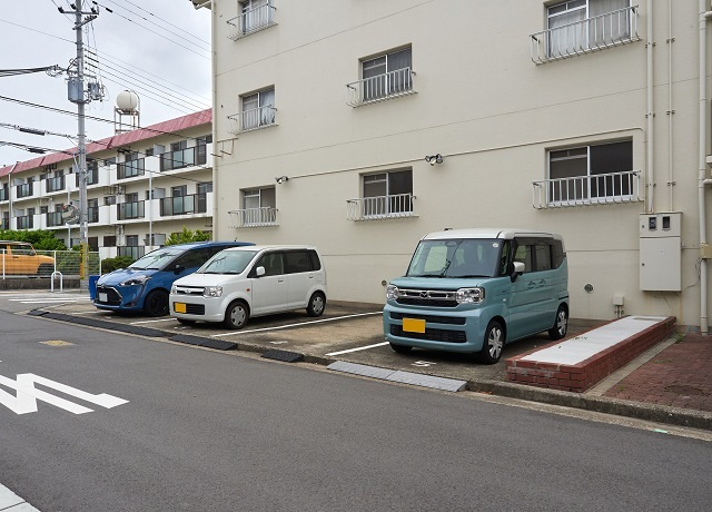 ハイツポールベールの駐車場