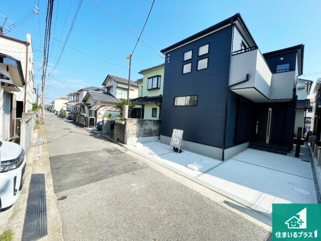 明石市藤が丘　第4期　新築一戸建ての前面道路含む現地写真|周辺は閑静な住宅街！前面道路広々で車の出し入れも便利です。駐車が苦手な方でも安心して車庫入れできます！