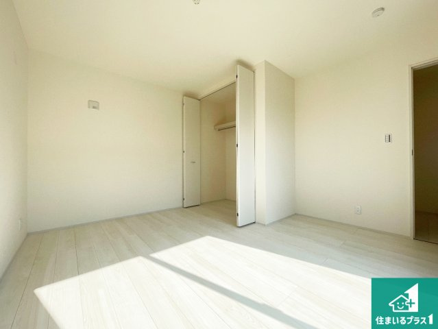 明石市藤が丘　第4期　新築一戸建ての洋室|収納スペースが充実しているので子供の成長に合わせてたくさん収納ができます！家族構成に合わせた様々な活用ができる収納！