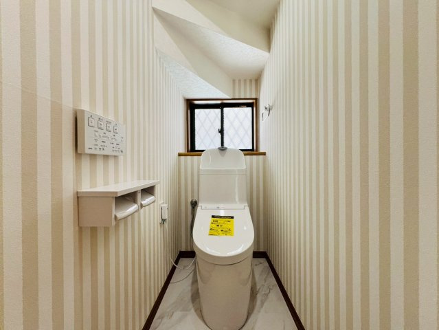 【トイレ】 | 練馬区下石神井２丁目　中古戸建て | 清潔感があり快適に使える、落ち着いたトイレスペースです