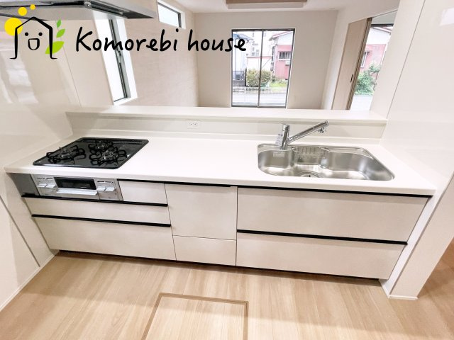 蓮田市江ヶ崎　新築一戸建て　グラファーレ 01のキッチン|26.9.11