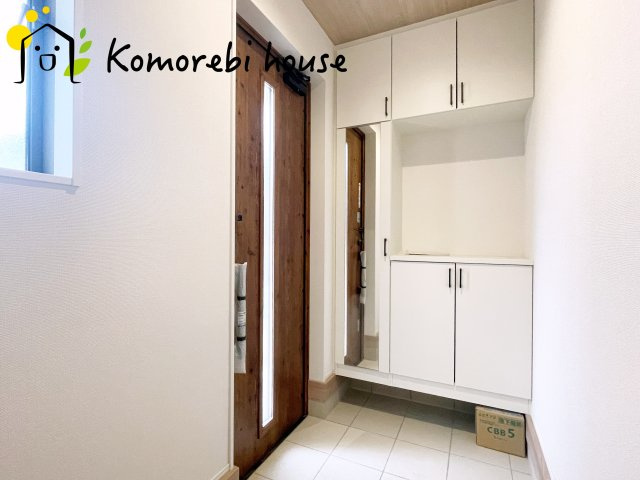 蓮田市江ヶ崎　新築一戸建て　グラファーレ 01の玄関|26.9.11