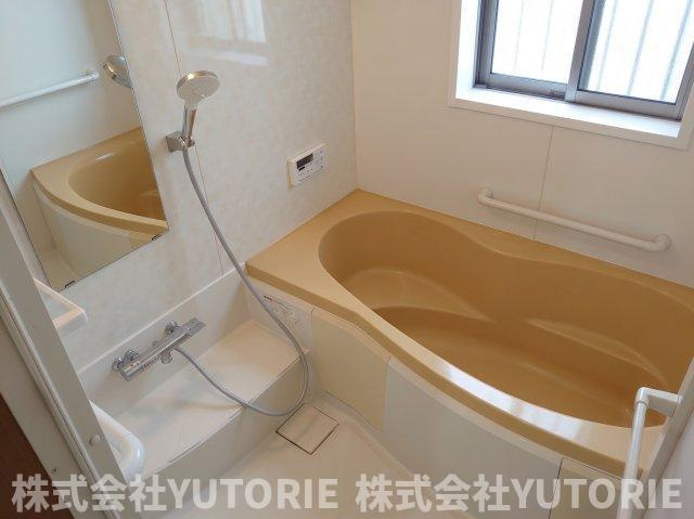 厚木市船子　角区画並列2台Ｐ4LDKの浴室|居住中家具消去しています