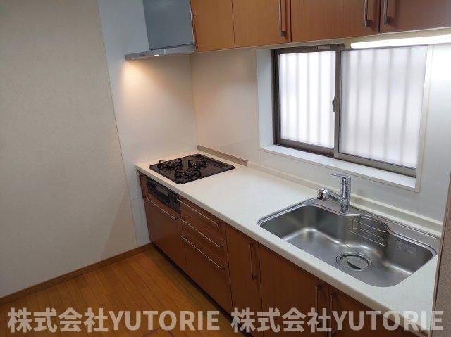 厚木市船子　角区画並列2台Ｐ4LDKのキッチン|居住中家具消去しています