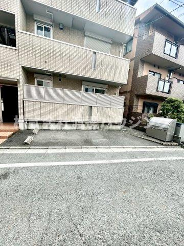 グランド　ソレイユの駐車場