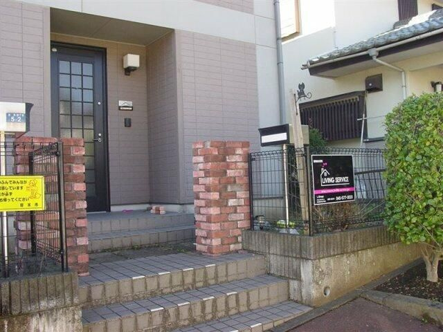 厚木市鳶尾４丁目のテラスのエントランス