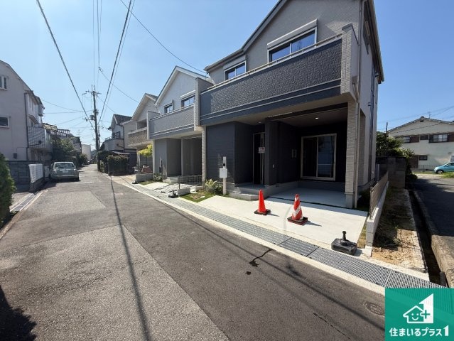5(土)6(日)現地説明会！◆八尾市福万寺町南　全2邸の前面道路含む現地写真|周辺は閑静な住宅街！前面道路広々で車の出し入れも便利です。駐車が苦手な方でも安心して車庫入れできます！