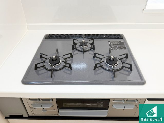 29(土)30(日)現地説明会！◆八尾市福万寺町南　全2邸の設備|ダブル高火力Ｓｉセンサー付きコンロ！３口あるので、まとめて料理をする時も大活躍！