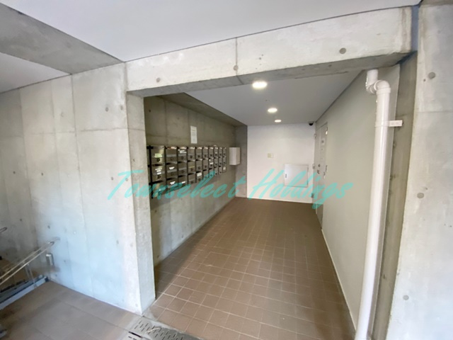 藤沢市辻堂新町１丁目の賃貸マンションのエントランス