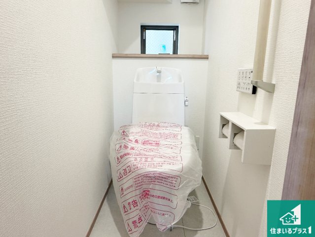 八尾市福万寺町南　新築一戸建てのトイレ|1・2階の2ヶ所にあるので、朝の忙しい時間の順番待ちもなく、深夜の利用にも大変便利です。