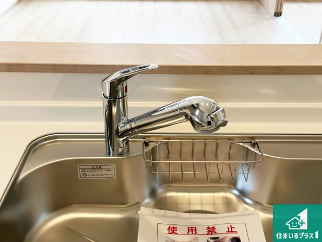 八尾市福万寺町南　新築一戸建ての設備|浄水器を内蔵！炊飯時、お茶を作る時に安心してお水を使えます！お湯と冷水、浄水と原水、シャワーの切替えもワンタッチです！