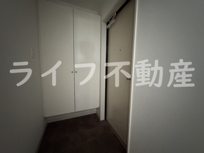 Ace Garden Heights Iの玄関|収納もある玄関です