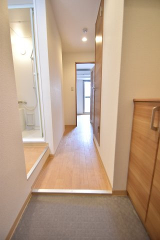 大阪市城東区成育１丁目の賃貸マンションの玄関