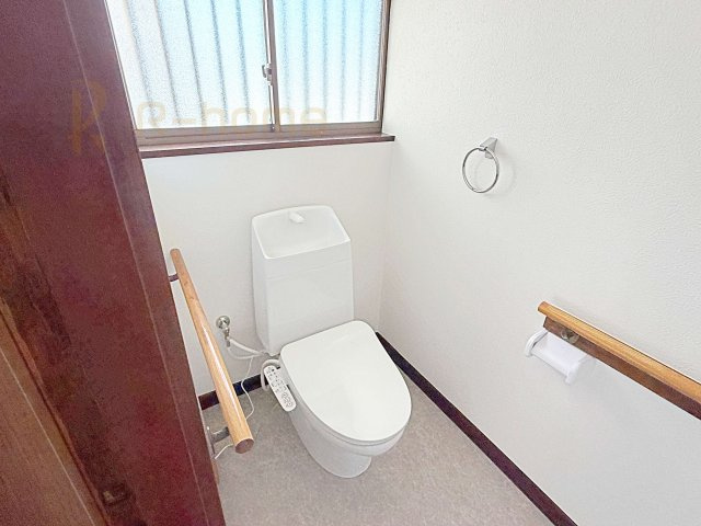 桜川市青柳　中古戸建てのトイレ|2025年9月に交換済みのトイレ！
1階と2階の2か所設置で朝の忙しい時間でも安心です。