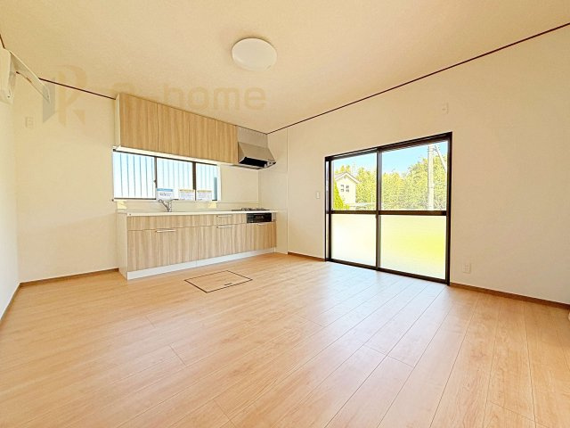 桜川市青柳　中古戸建ての居間・リビング|広々としたLDK♪充分な広さがあり、ご家族でインテリアのレイアウトを考えるのも楽しみですね！