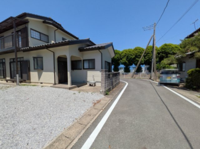 中古戸建　八幡町の前面道路含む現地写真