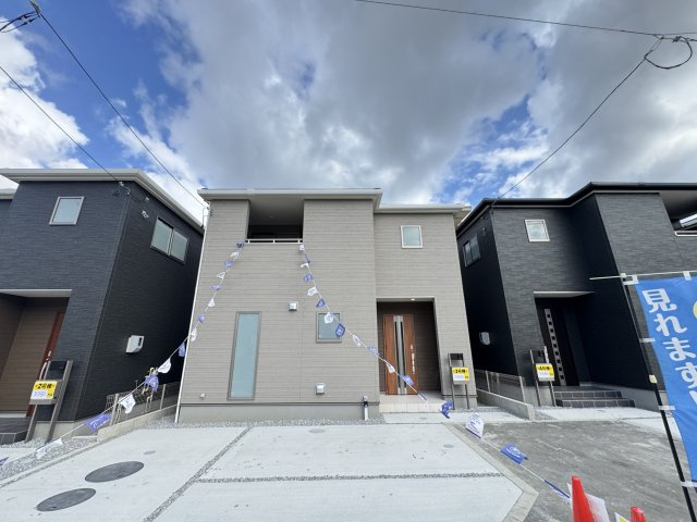 うるま市前原（全10棟）1・2・3・5・6号棟の外観|3号棟　並列駐車2台完備♪