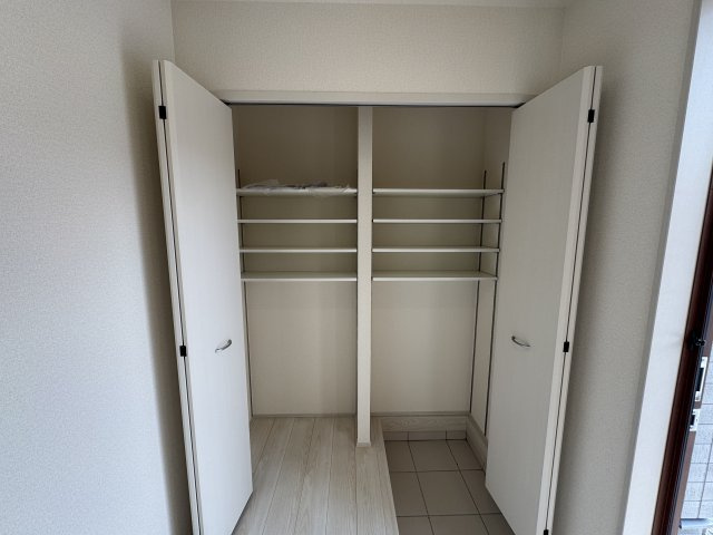 うるま市前原（全10棟）1・2・3・5・6号棟の玄関|3号棟　十分な収納付き玄関♪