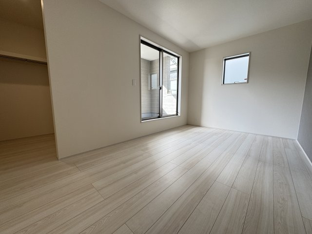 うるま市前原（全10棟）1・2・3・5・6号棟の洋室|3号棟　洋室7.5帖＋WIC付き♪
