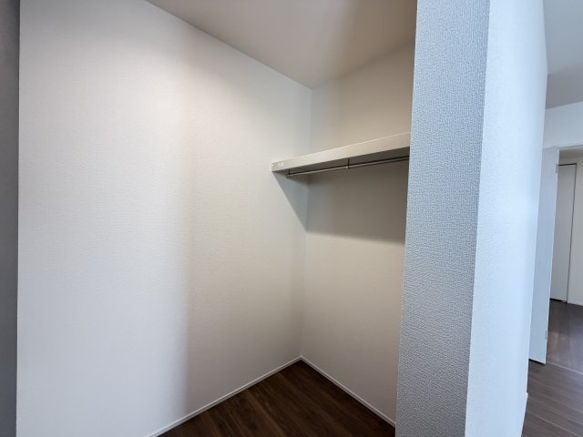 うるま市前原（全10棟）の収納|9号棟　洋室7帖＋WIC×2ヶ所付き♪