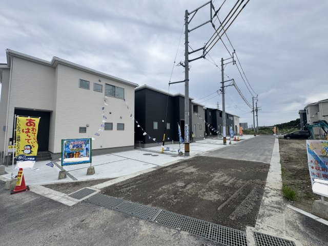 うるま市前原（全10棟）1・2・3・5・6号棟の前面道路含む現地写真|※中央側4.5m道路♪