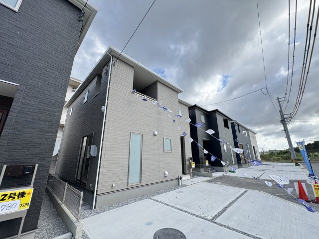 うるま市前原（全10棟）1・2・3・5・6号棟の外観|3号棟　並列駐車2台完備♪