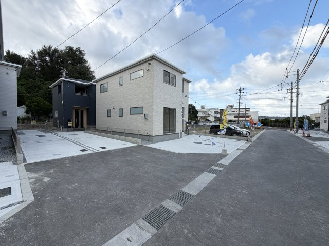 うるま市前原（全10棟）1234569号棟の前面道路含む現地写真|※中央側4.5m道路♪