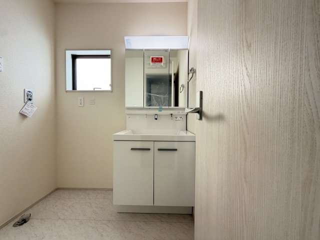 うるま市前原（全10棟）の独立洗面台|9号棟　三面鏡付き洗髪洗面化粧台♪