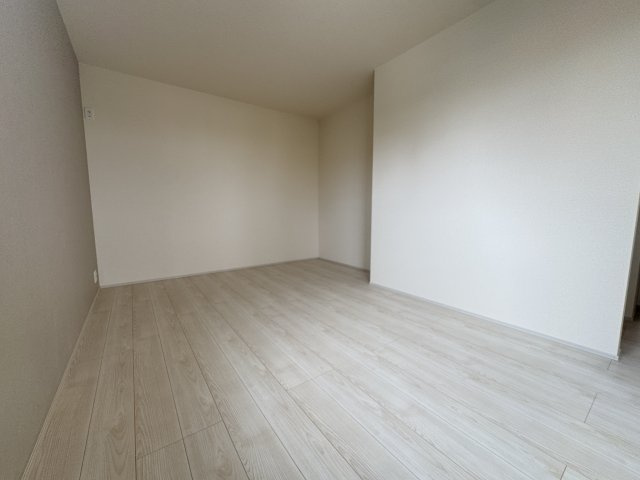 うるま市前原（全10棟）1・5棟の洋室|1号棟　洋室8.7帖＋WIC付き♪