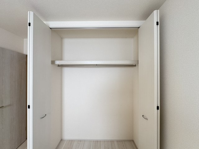 うるま市前原（全10棟）1・2・3・5・6号棟の収納|3号棟　洋室5.3帖＋CL付き♪